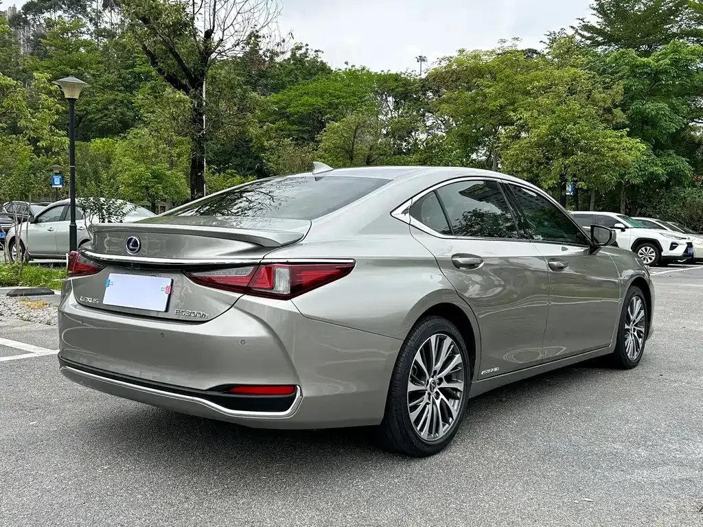 Lexus ES — фото 9