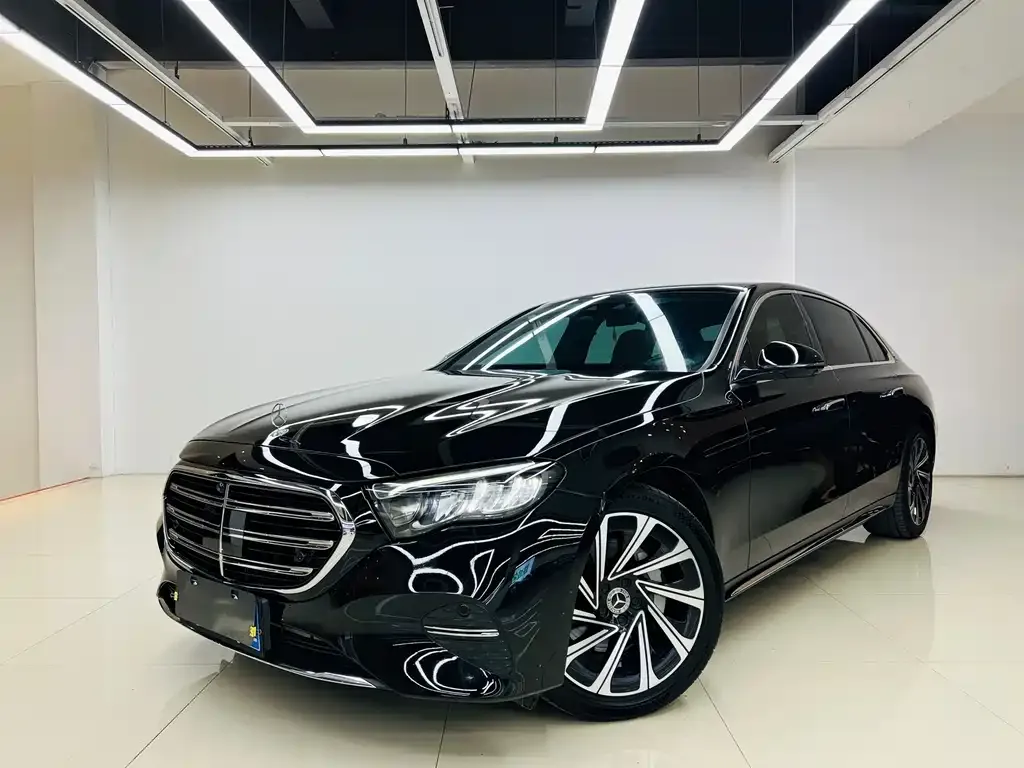 Mercedes-Benz E-Class — фото 1