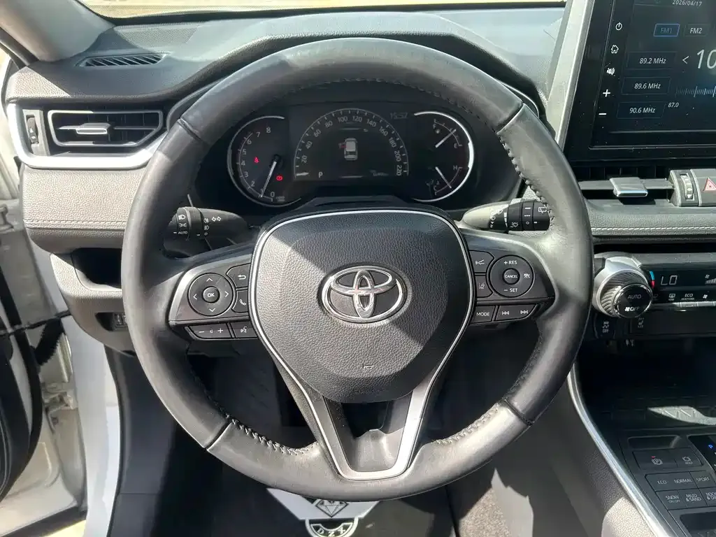 Toyota RAV4 — фото 3