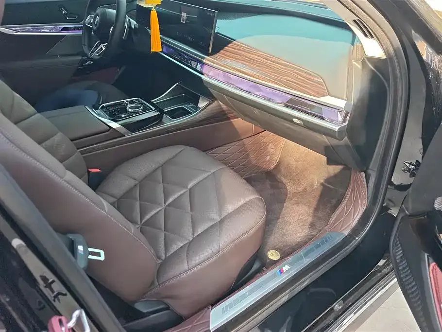 BMW 7 Series — фото 10
