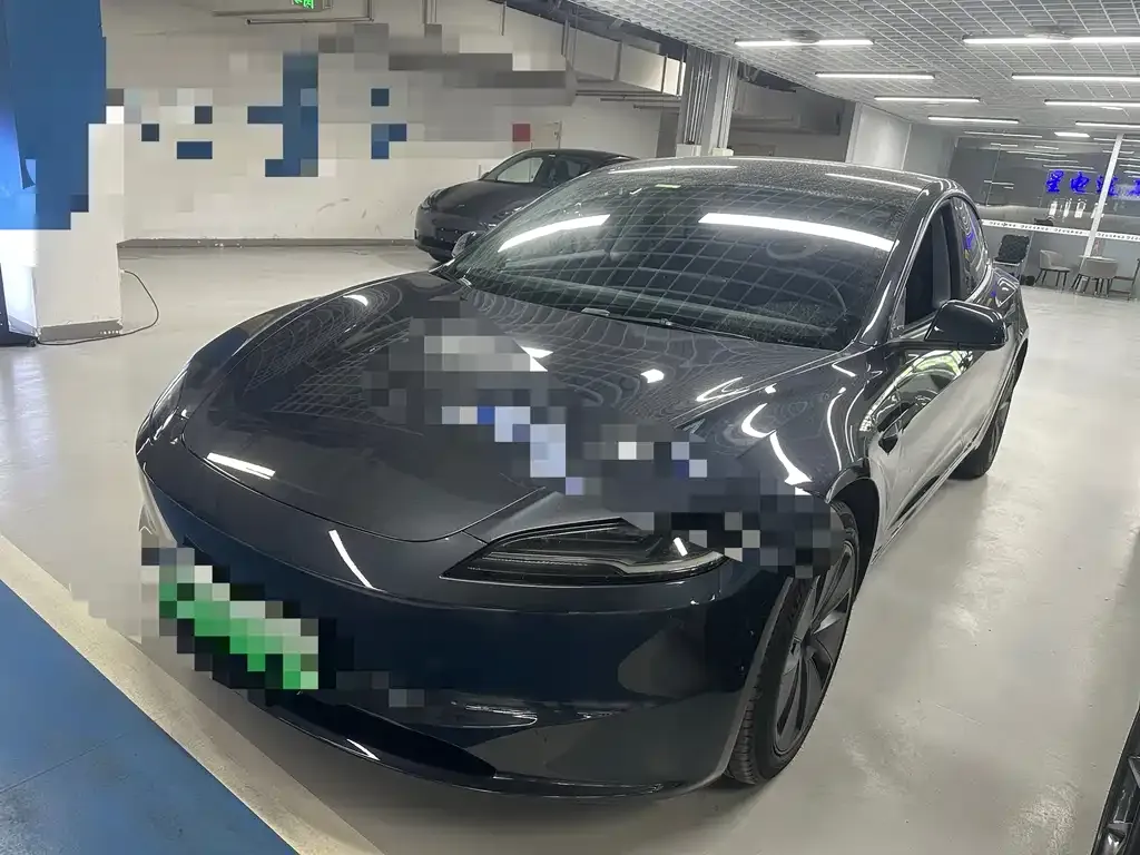 Tesla Model 3 — фото 1