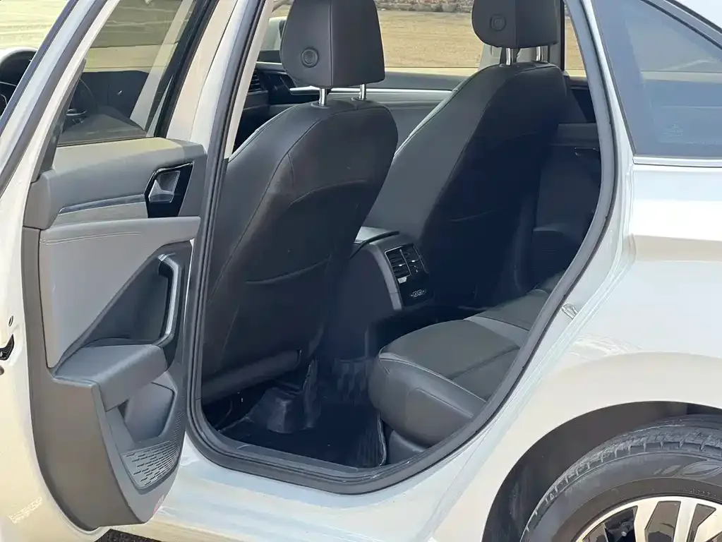 Volkswagen Sagitar 2022 из CN, фото 3