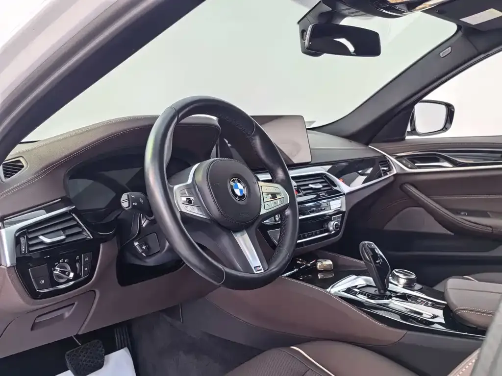 BMW 5 Series — фото 4