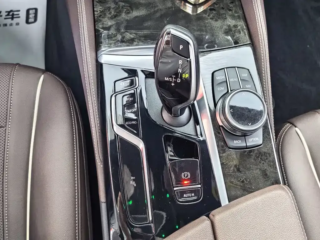 BMW 5 Series — фото 10