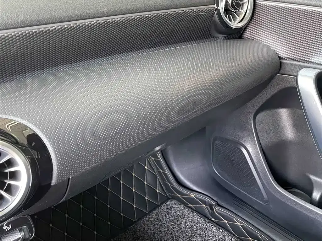 Mercedes-Benz A-Class — фото 10