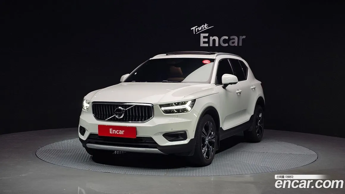 Volvo XC40 — фото 1