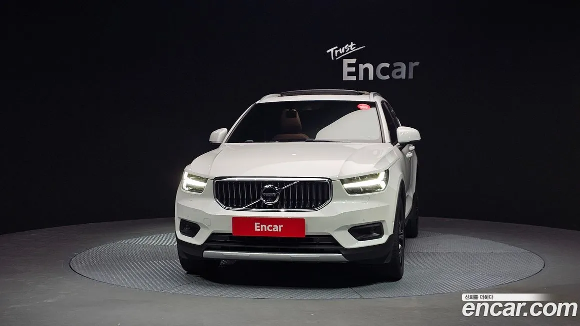 Volvo XC40 — фото 3