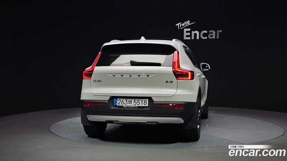 Volvo XC40 — фото 6
