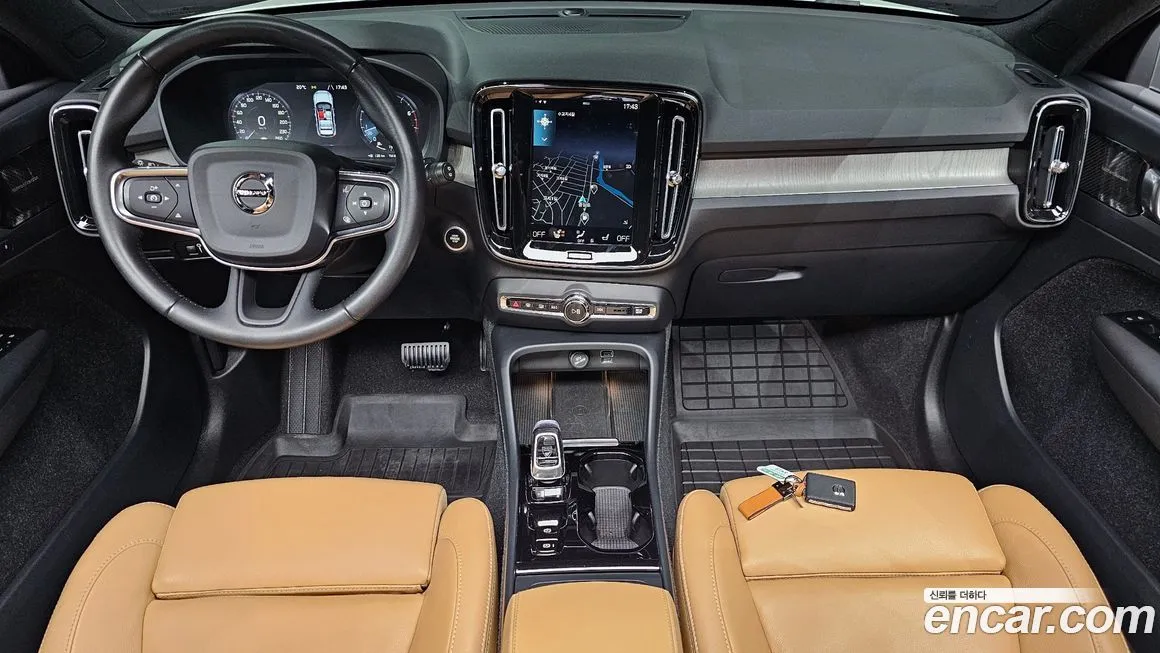 Volvo XC40 — фото 10