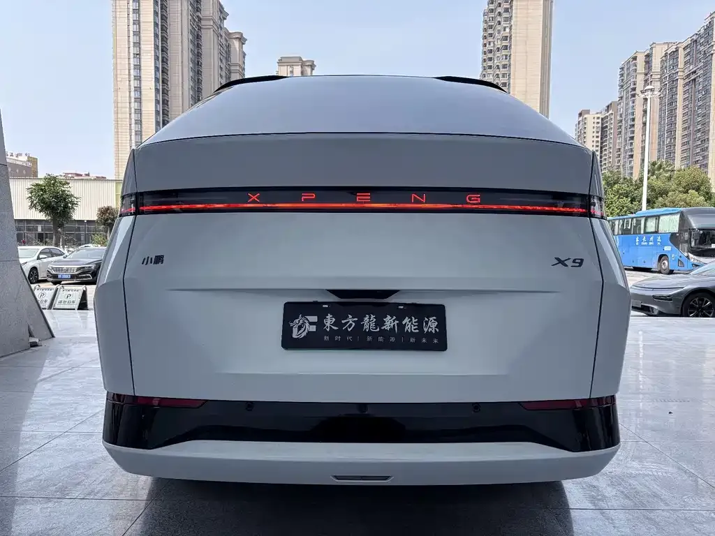 XPeng X9 — фото 2