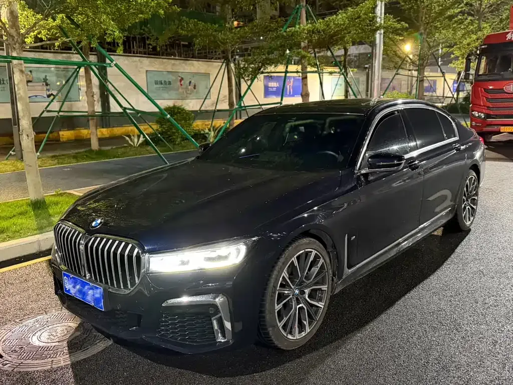 BMW 7 Series — фото 1