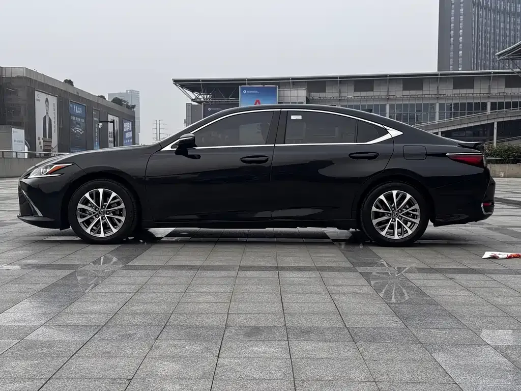 Lexus ES — фото 10