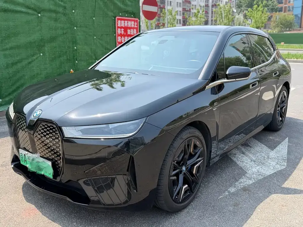 BMW iX M60