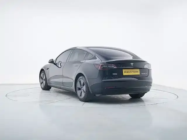 Tesla Model 3 — фото 10