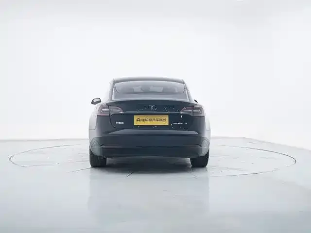 Tesla Model 3 — фото 4