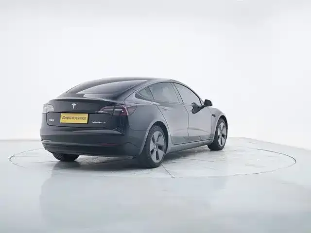 Tesla Model 3 — фото 9
