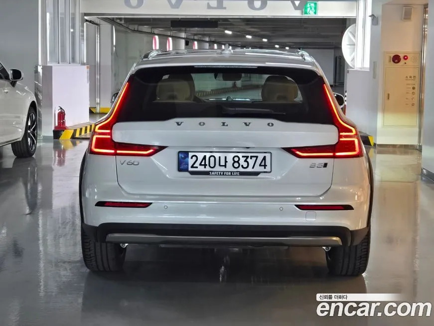 Volvo V60 2025 из KR, фото 2