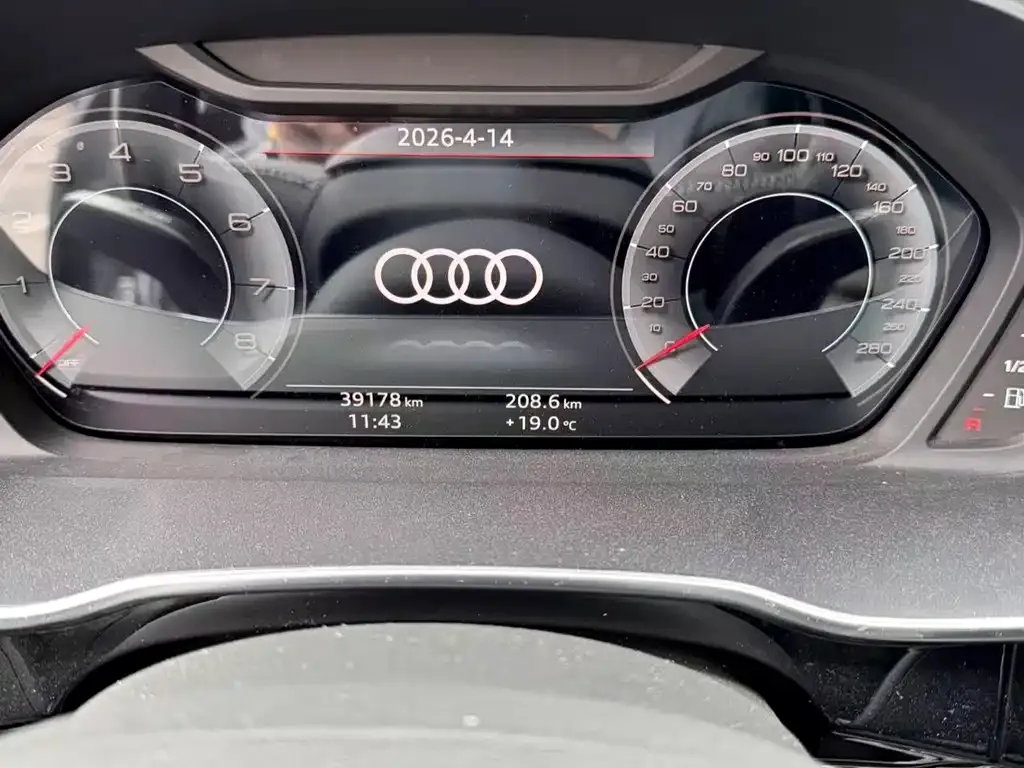 Audi Q3 — фото 10