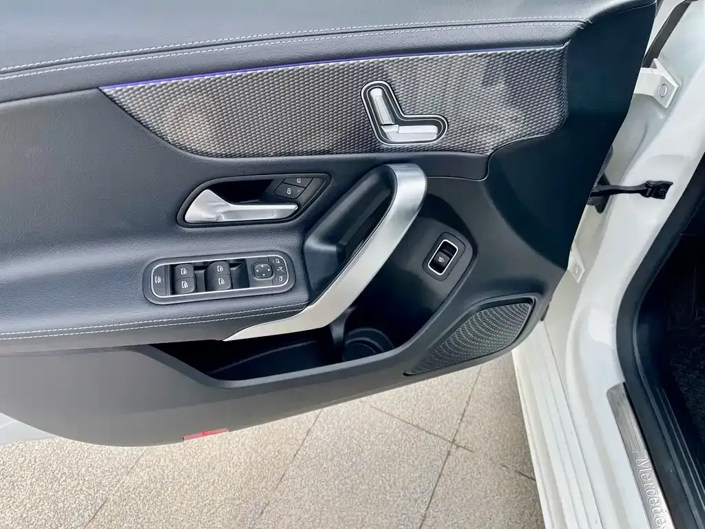 Mercedes-Benz A-Class — фото 10
