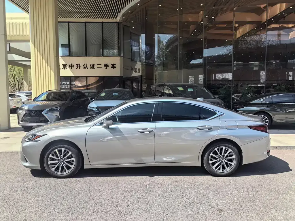 Lexus ES — фото 7