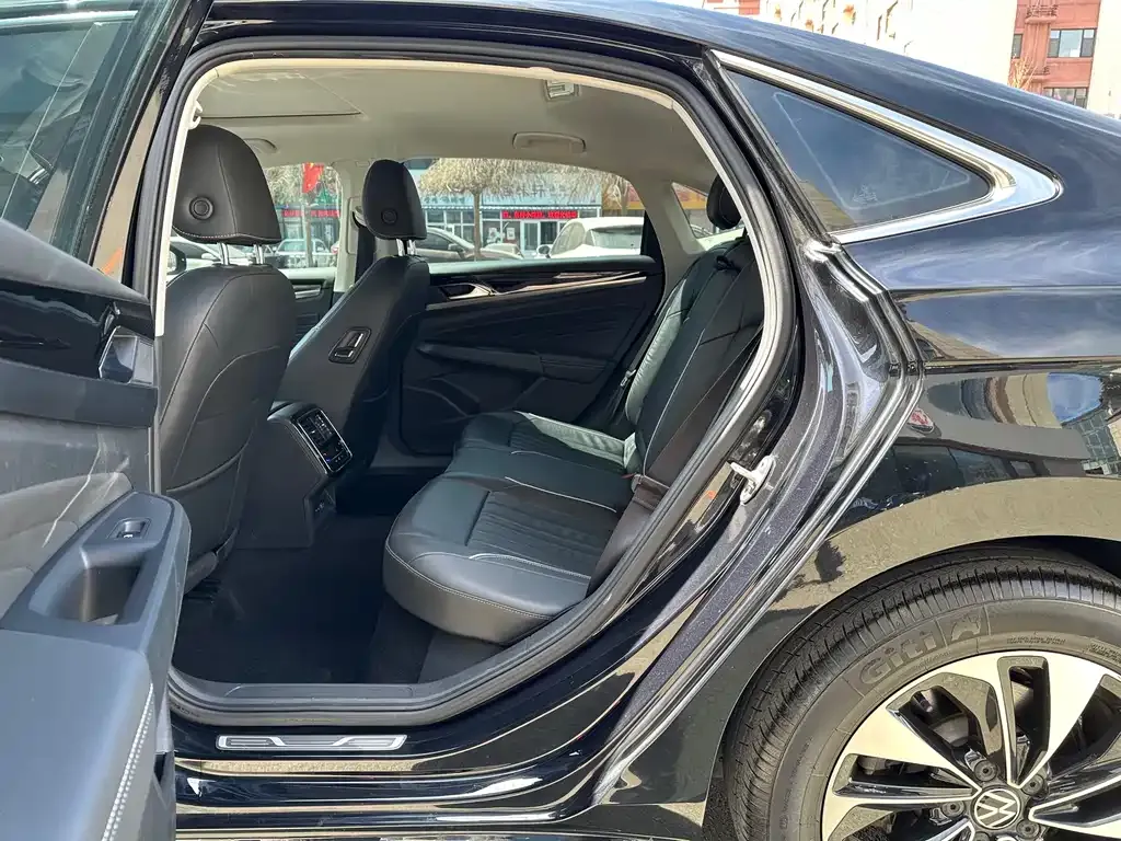 Volkswagen Passat — фото 6