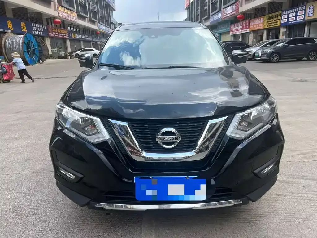Nissan X-Trail — фото 1