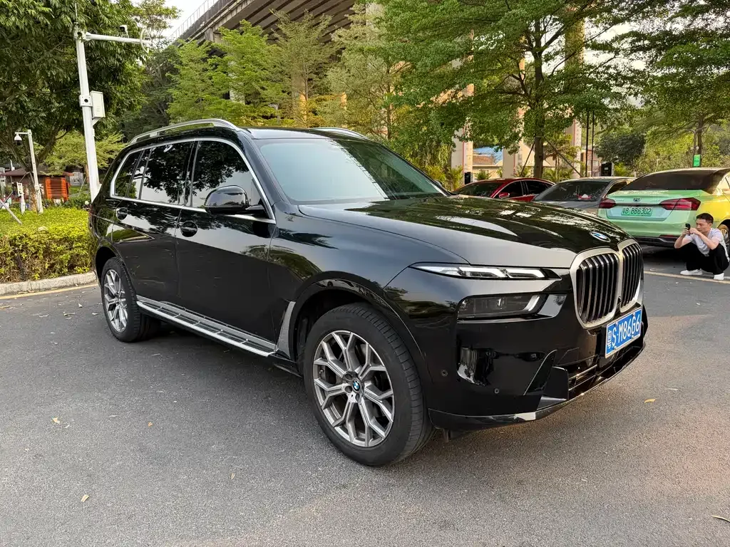 BMW X7 — фото 1