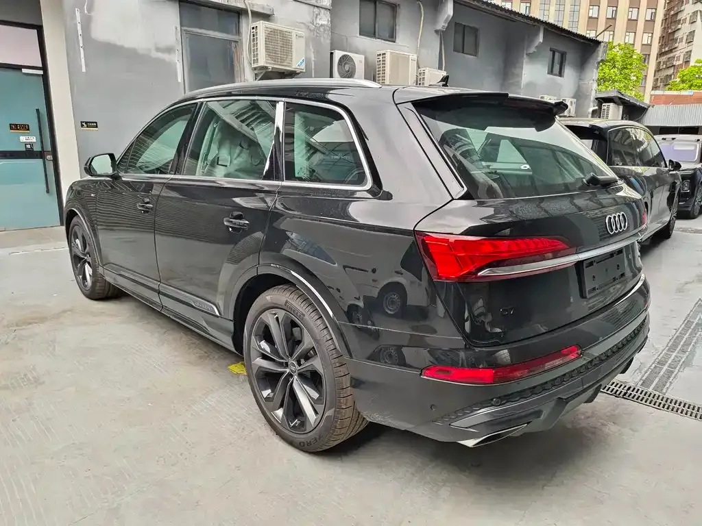 Audi Q7 — фото 7