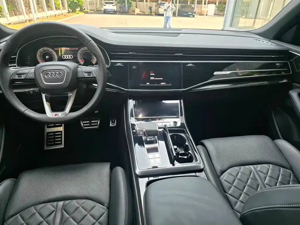 Audi Q8 2021 из CN, фото 2