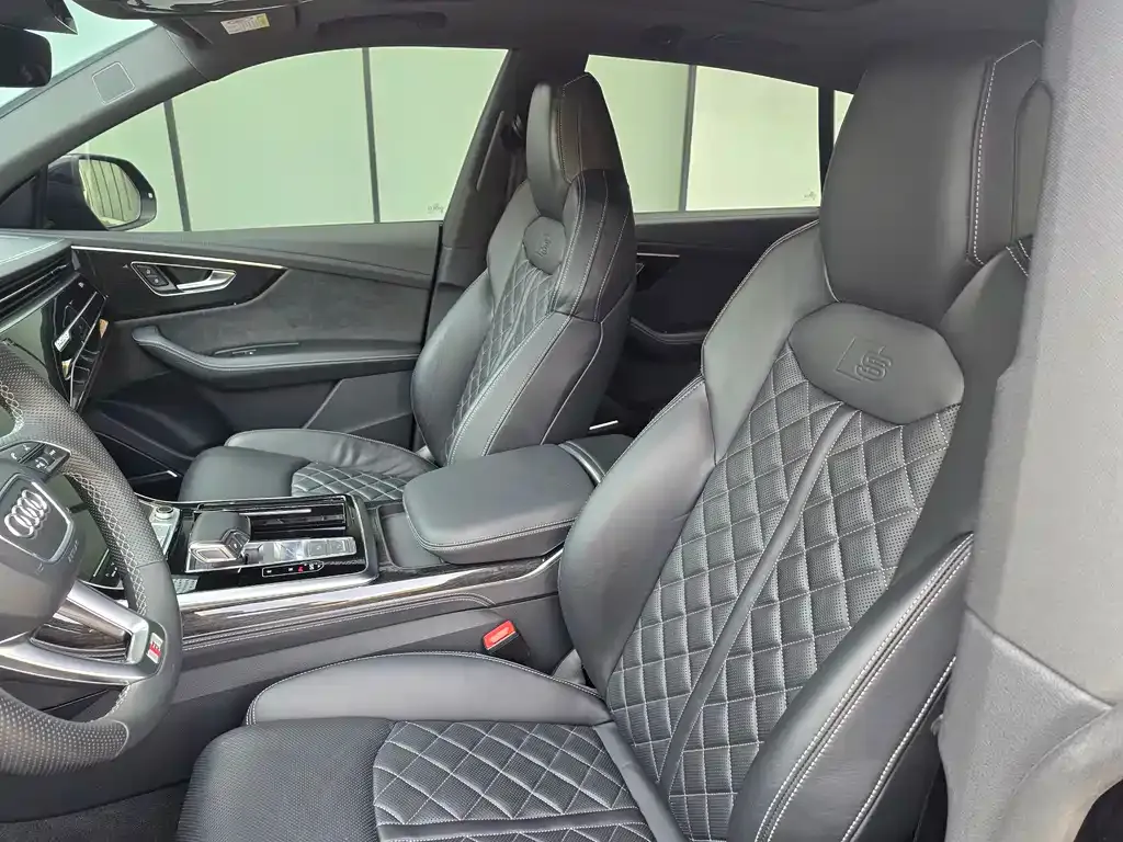 Audi Q8 2021 из CN, фото 6
