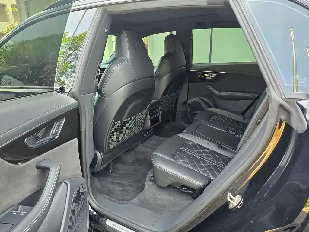 Audi Q8 2021 из CN, фото 5