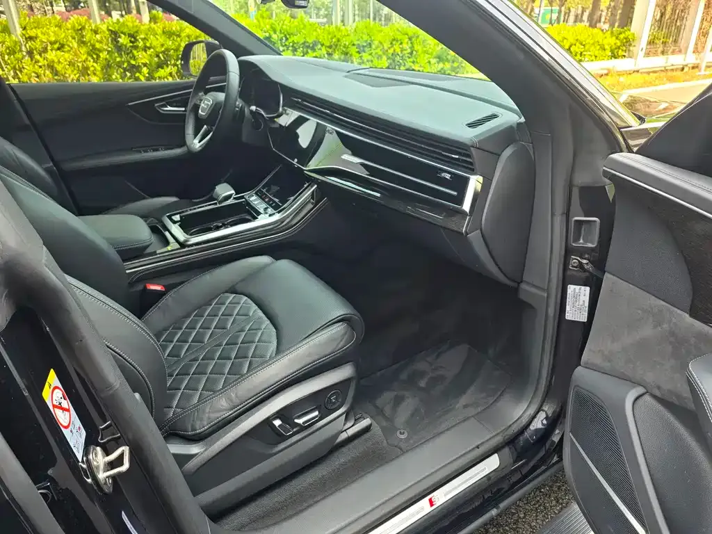 Audi Q8 2021 из CN, фото 7
