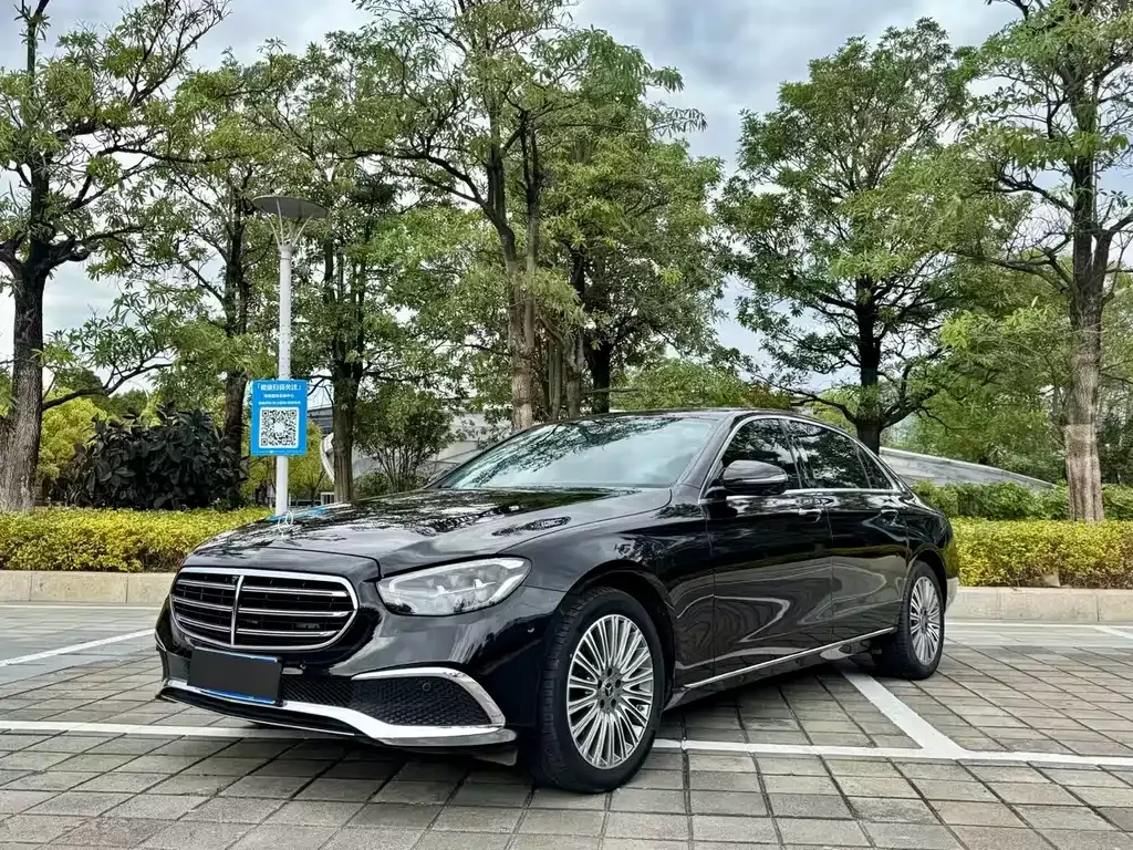 Mercedes-Benz E-Class — фото 1
