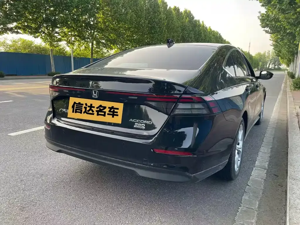 Honda Accord — фото 10