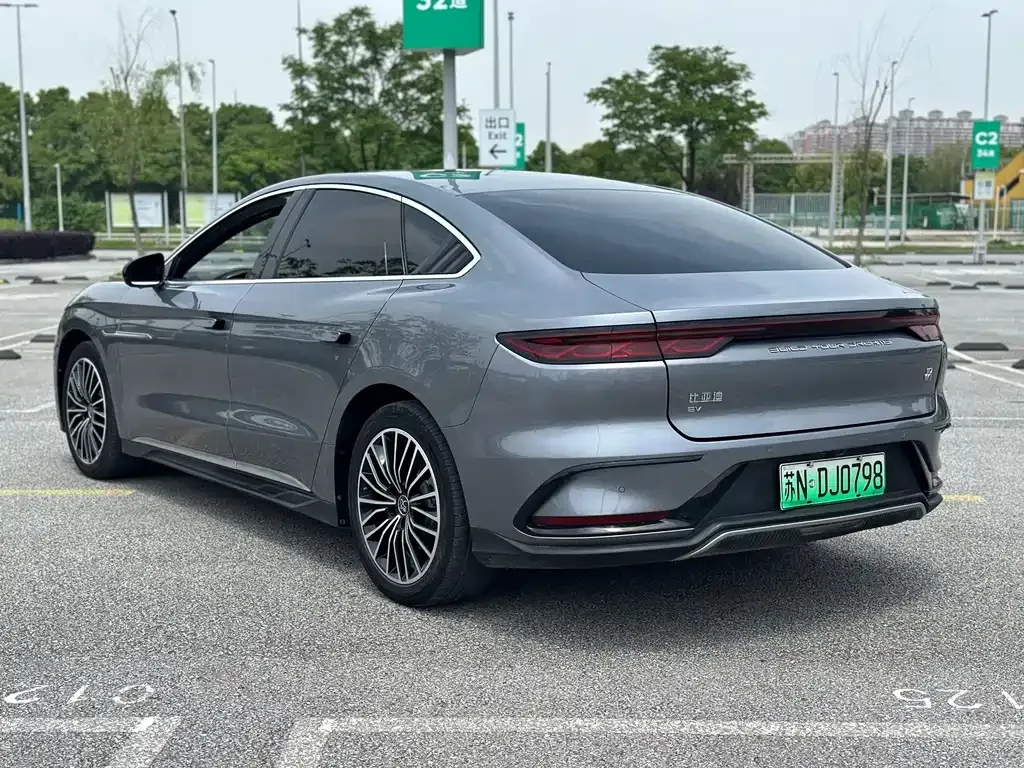 BYD Han — фото 10