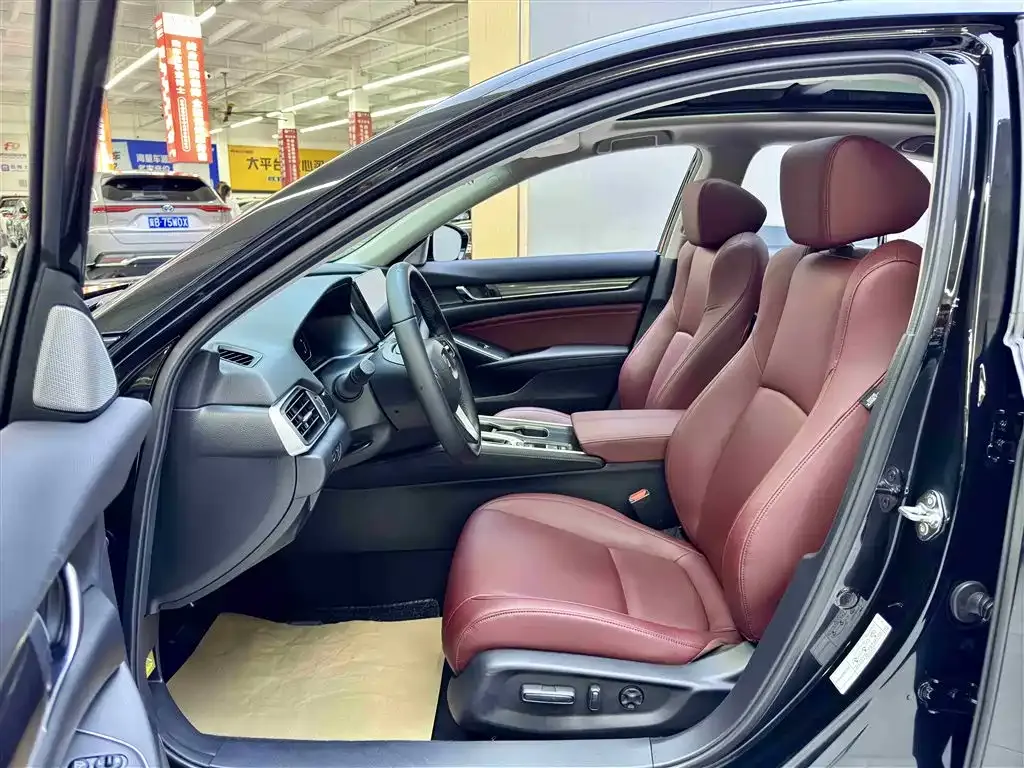 Honda Accord — фото 10