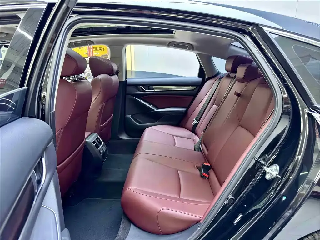 Honda Accord — фото 9