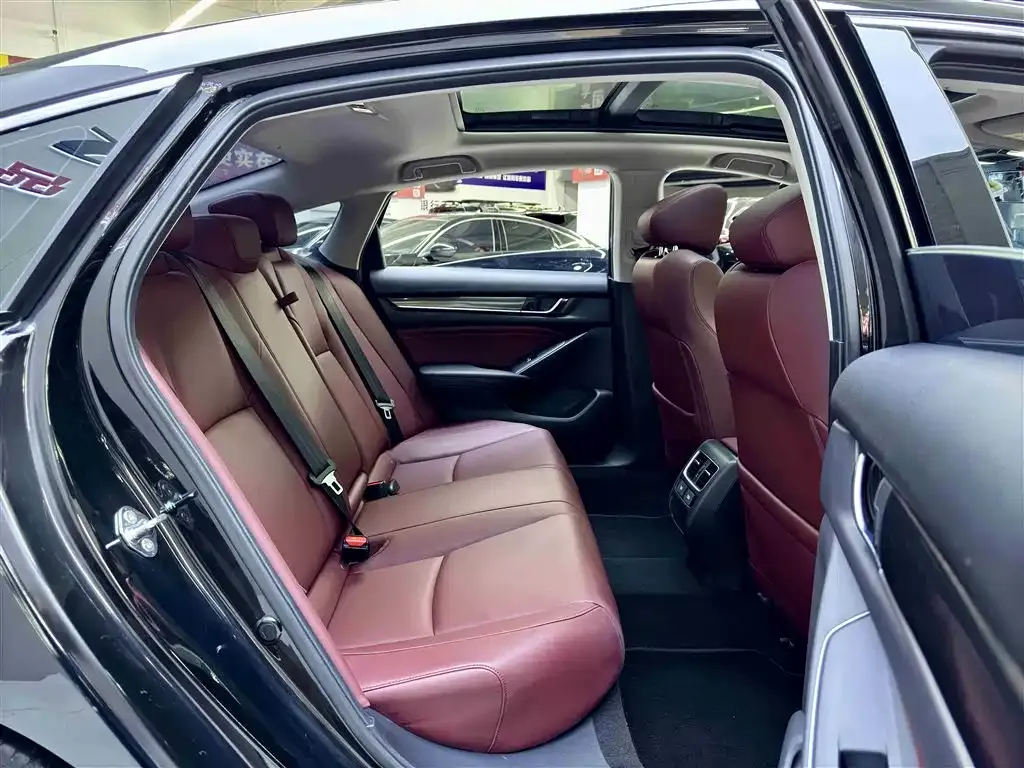 Honda Accord — фото 6