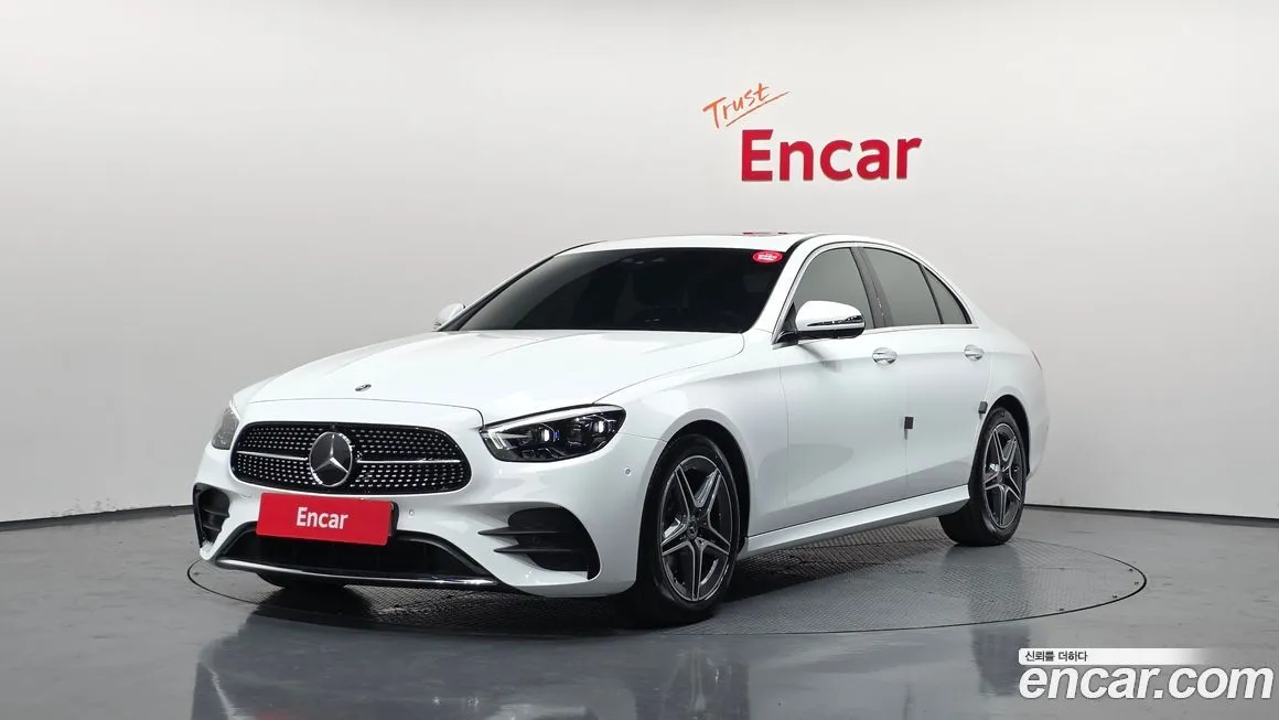 Mercedes-Benz E-Class — фото 1