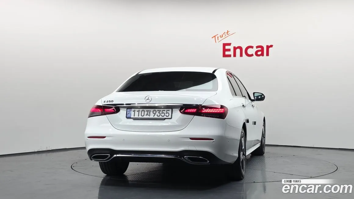 Mercedes-Benz E-Class — фото 10
