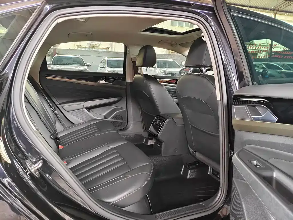 Volkswagen Passat 2021 из CN, фото 7