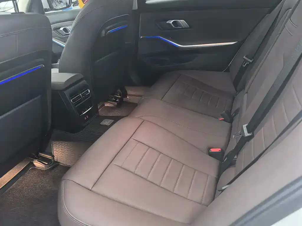 BMW 3 Series 2021 из CN, фото 2