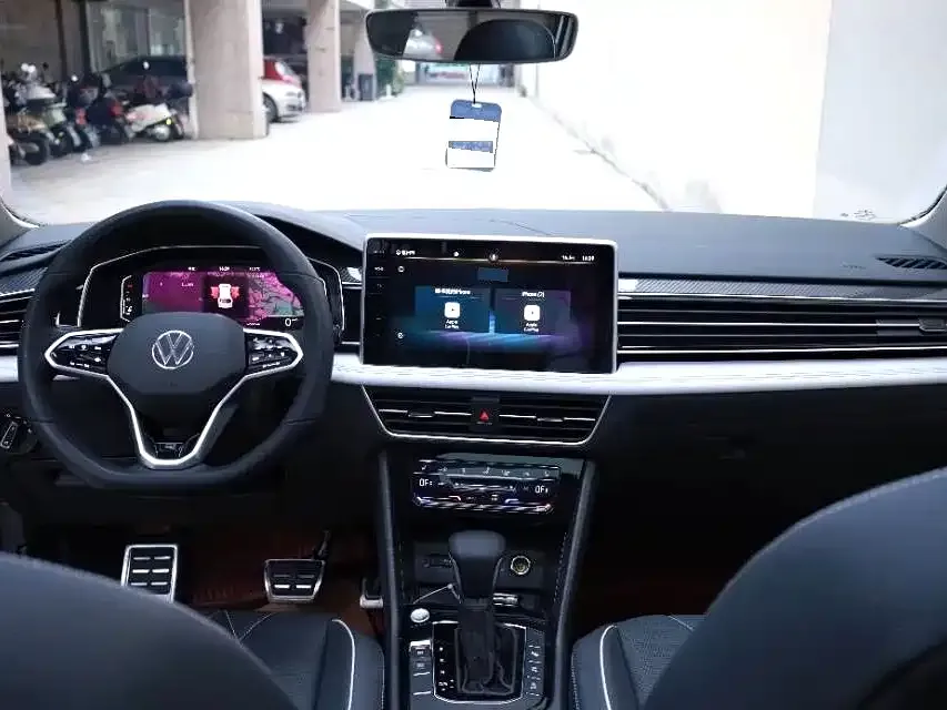Volkswagen Tiguan L — фото 2
