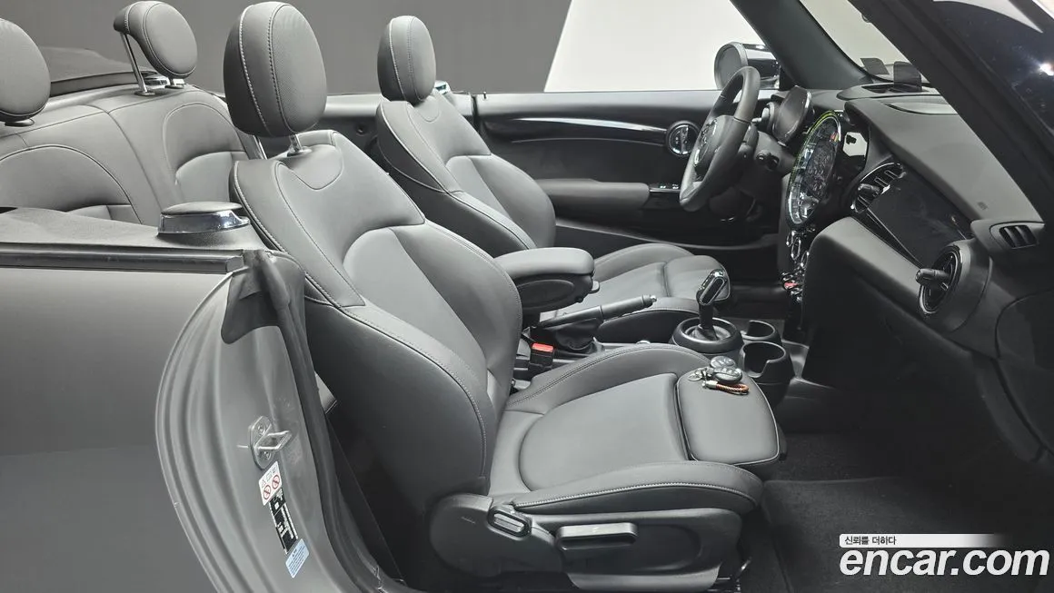Mini Cooper Convertible 2024 из KR, фото 8