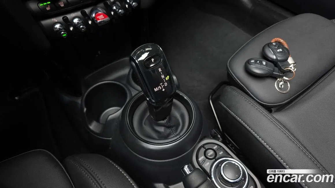 Mini Cooper Convertible 2024 из KR, фото 7
