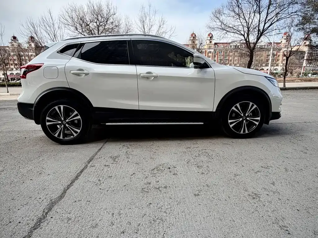 Nissan Qashqai — фото 8