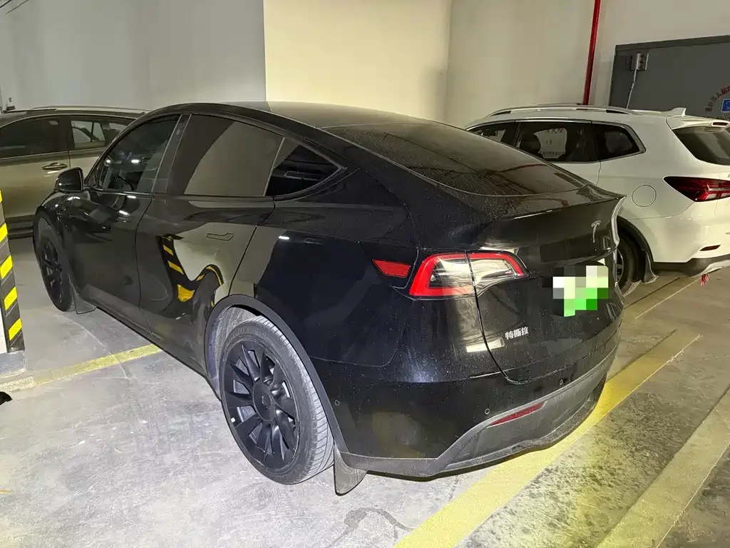 Tesla Model Y — фото 5