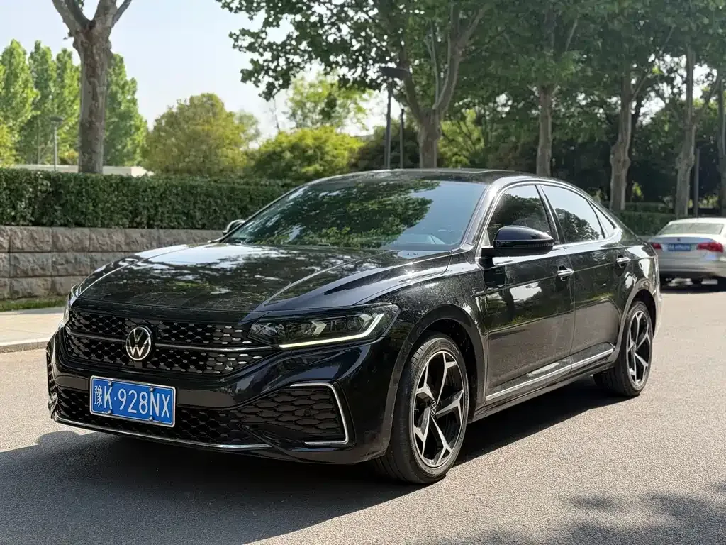 Volkswagen Passat — фото 1