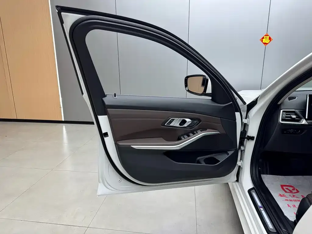 BMW 3 Series 2024 из CN, фото 8