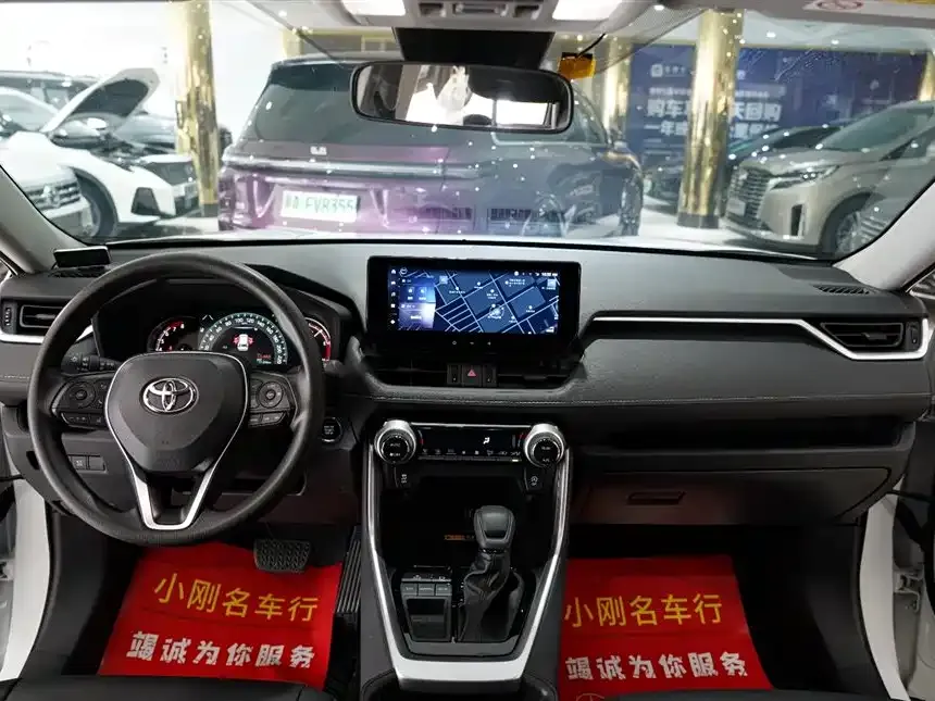 Toyota RAV4 — фото 9